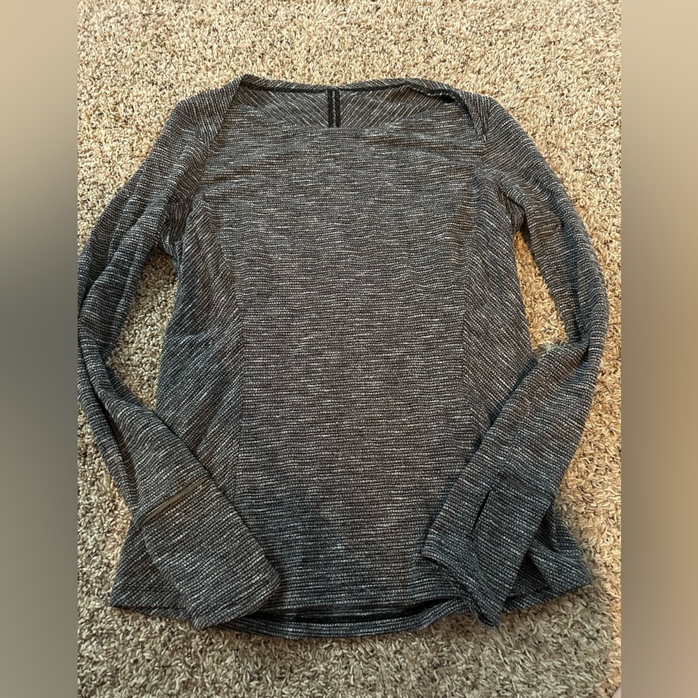 Lululemon grey top